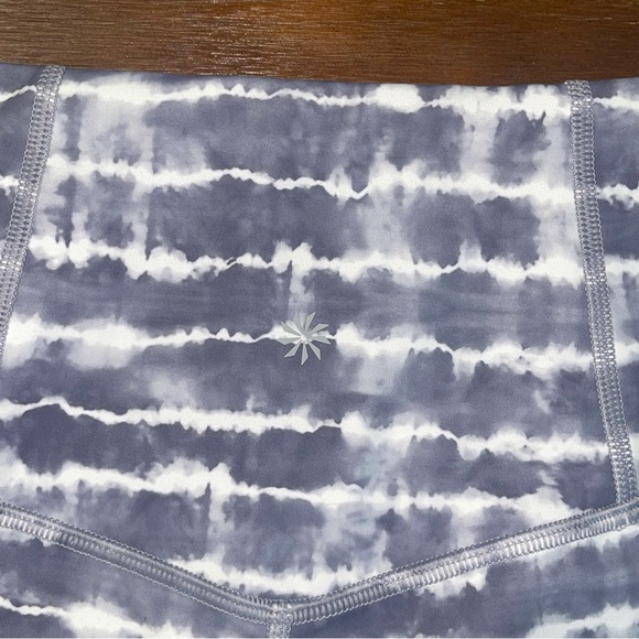 Athleta Elation Printed Capri Tight, Tahiti Muted Lilac - Picture 4 of 5